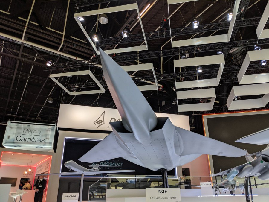 Dassault NGF Bourget mock-up indoor dessous.jpg