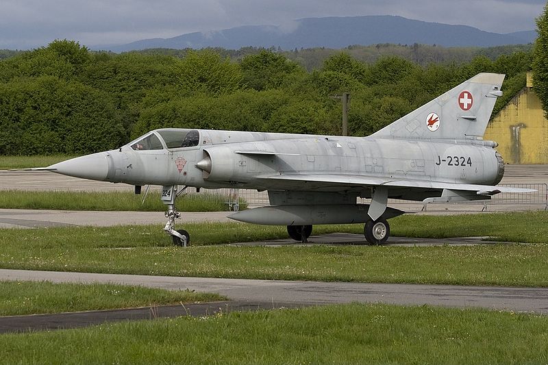 Dassault_Mirage_IIIS_Switzerland_-_Air_Force_J-2324,_LSMP_Payerne,_Switzerland_PP1242384735.jpg