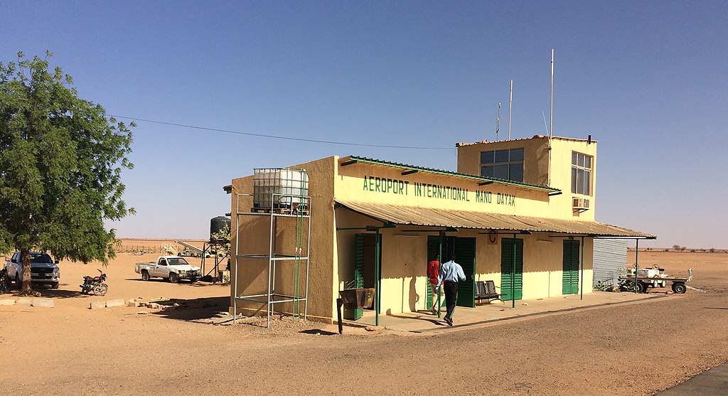 1024px-Niger,_Agadez,_Airport_1.jpg